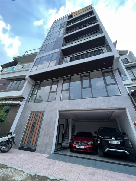 Nhà đẹp 8 tầng ngọc thuỵ, long biên full nội thất, thang máy nhập khẩu