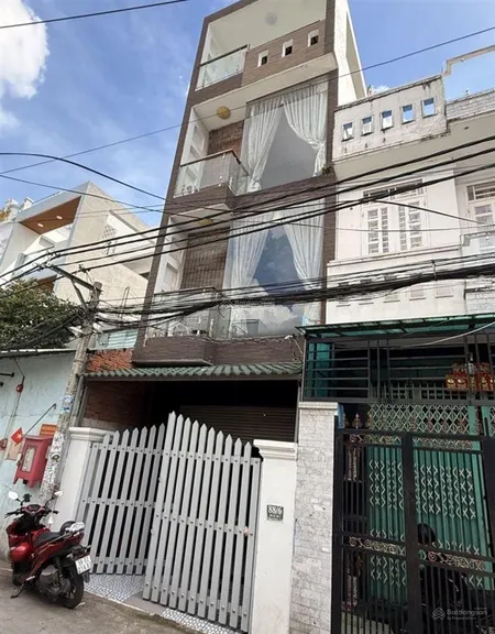 Nhà chính chủ vô cùng tâm huyết , nội thất gỗ đỏ , hẻm xe tải , sân thượng đã tiệc , bt
