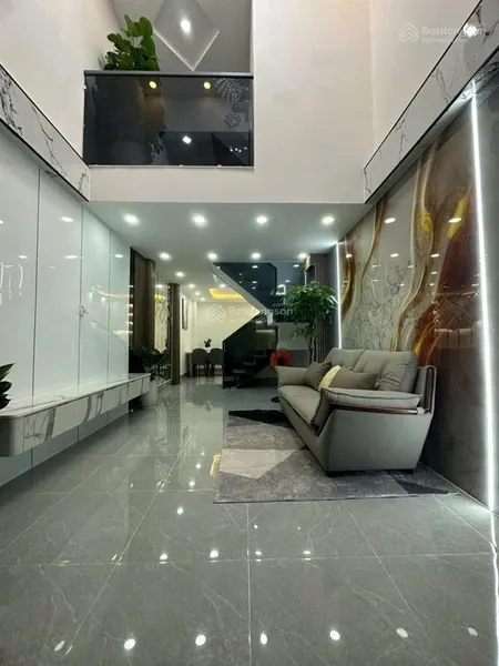 Nhà lung linh sát chợ phú lâm q6 sổ vuông nở hậu 3 tầng 3pn cách hẻm xe hơi 15m 6.1x tỷ
