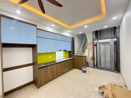 Thịnh quang, 40m, 3ngủ, nhà xây mới, 2 thoáng, thang máy, nội thất xịn, ngõ ba gác tránh, sổ vuông