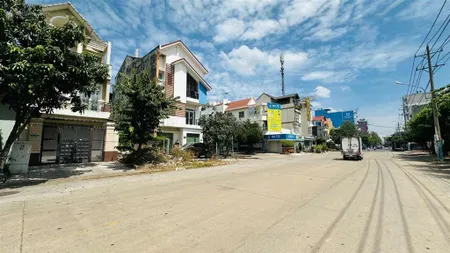 Nhà mặt tiền kinh doanh trung tâm hành chính dĩ an, phường dĩ an, tp dĩ an.