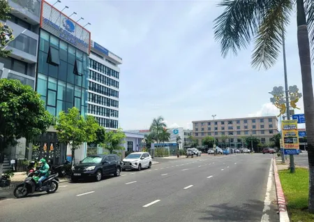 Cần bán nhà văn phòng 3 tầng 2 mặt tiền, 3 mặt thoáng tại đường xô viết nghệ tĩnh, vị trí đắc địa