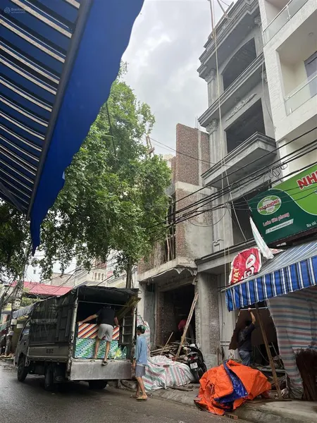 Chính chủ bán nhà 04 tầng mặt đường chợ 208 kinh doanh buôn bán sầm uất, diện tích 70m2 x 04 tầng