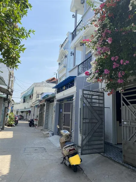 Cc cần bán nhà hẻm thông xe tải