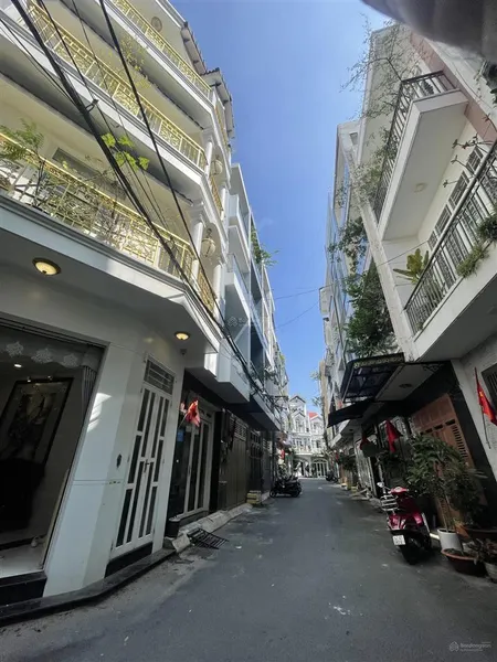 Siêu phẩm căn góc 4 tầng không lộ giới nở hậu 8.2m tài lộc khu dân trí cao chỉ 11,9 tỷ tl