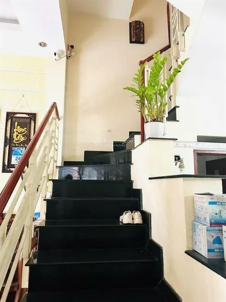 Nhà xây tâm huyết hẻm ô tô sát mặt tiền