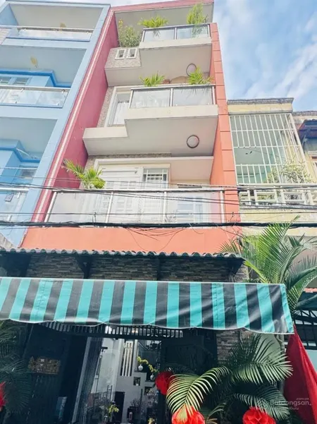 Hot nhà đẹp 64m2, hẻm xe hơi, gần hàng xanh, sát quận 1