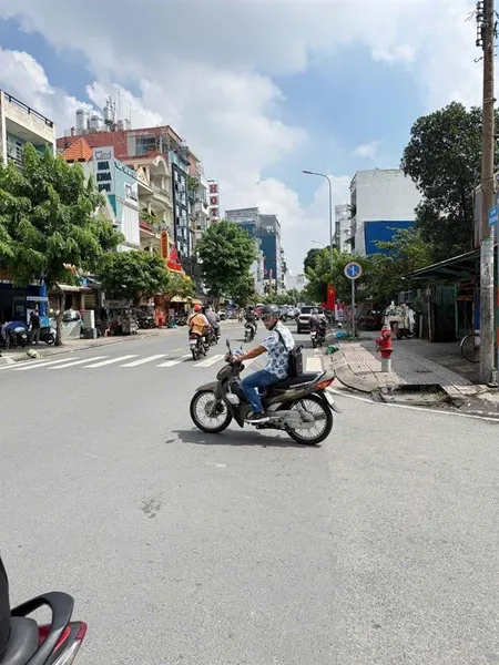 Siêu phẩm 4 tầng ngay tân sơn nhì vị trí trung tâm kinh doanh sầm uất