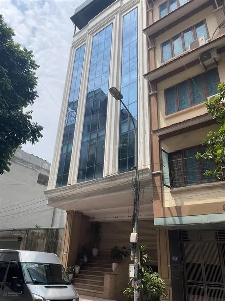 Bán toà nhà văn phòng phố quang trung hà đông, 1 hầm 7 nổi .