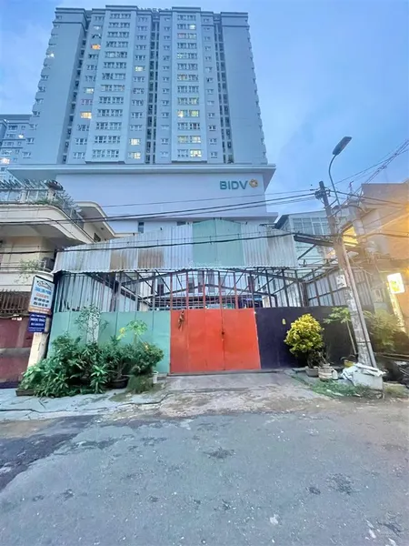 Bán nhà sát mặt tiền nguyễn xí bình thạnh, ngay saigonres dt 12x17m đường 10m khu biệt thự