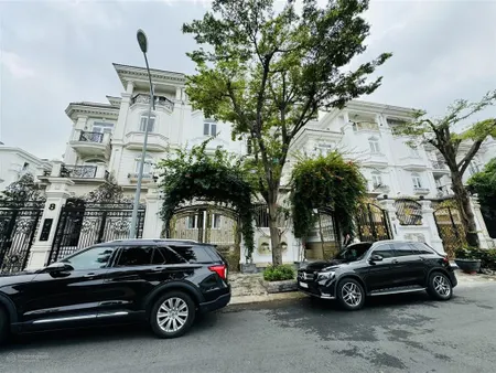 Bán bt 10,5 x 22 231m2 dtsd 650m2 tại cityland riverside q7, 6br, 7wc. hầm full + trệt + 3 lầu.