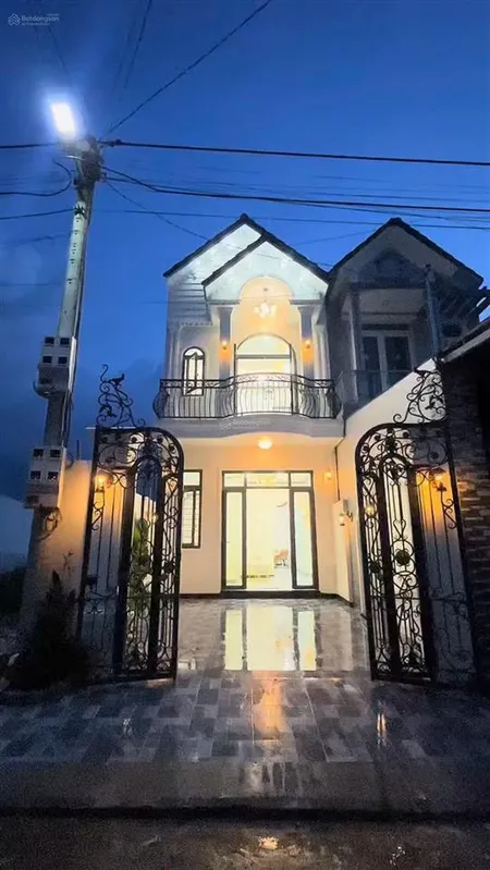 Tôi kẹt tiền bán gấp nhà ở ngay chợ bình chánh, đang cho thuê 14 tr/tháng, 5mx17,1m, giá 1 tỷ 050