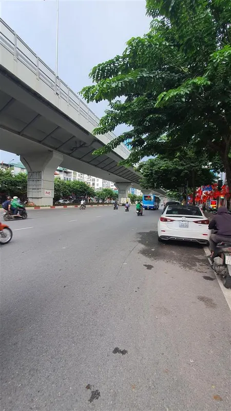 Siêu phẩm mp đại la tt hai bà trưng mặt phố vỉa hè đá bóng đường 10 làn ô tô chỉ 450tr/m2