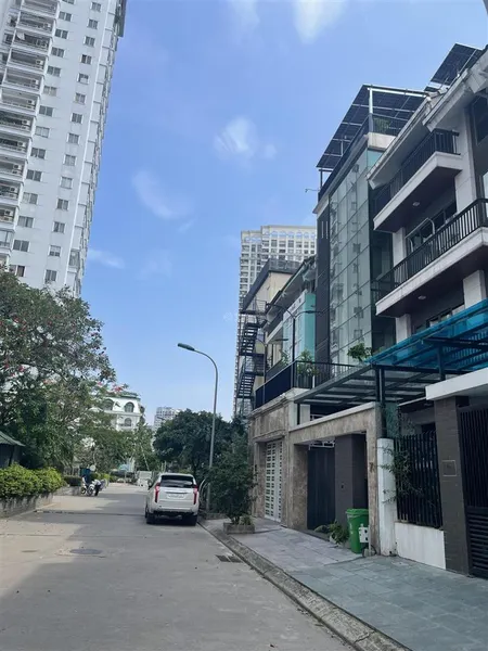Cần bán gấp liền kề tây hồ phú thượng. 120m2. 5 tầng. mt 6m. 2 thoáng. xe tải tránh. 2 thoáng