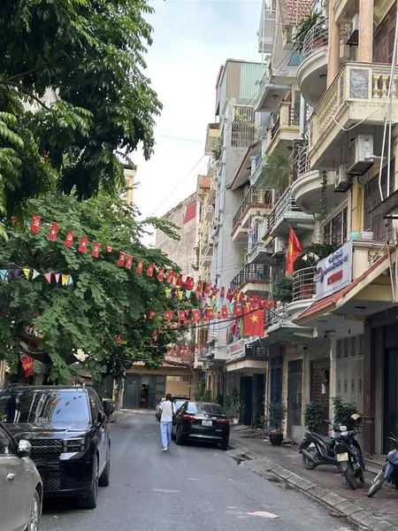 Bán nhà phố nguyễn khánh toàn, ô tô đỗ cửa.