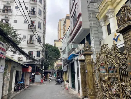 Phú diễn ô tô đỗ cửa vào nhà nhà mới 5 tầng thang máy lô góc 2 cửa thoáng 43m2 mt 3.5m