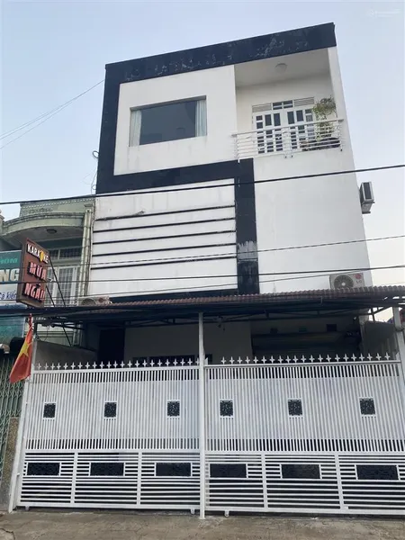 Bán nhà mặt phố nguyễn thị minh khai, 10 tỷ, 450m2, 4 tầng, đầy đủ nội thất, q. b'lao, lâm đồng