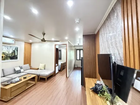 Bán nhà lạc long quân thang máy, nhà đẹp ở luôn, 55m, 6t, 6 ngủ. giá 17.8 tỷ