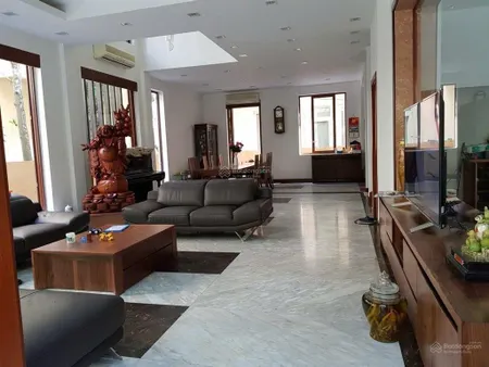 Bán biệt thự việt hưng, full nội thất. 210m2, 4t, 48 tỷ. nhiều cây xanh, gần trường marie curie.