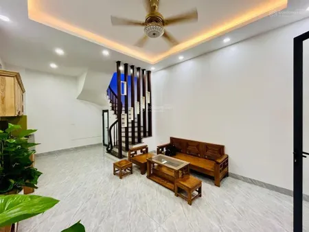 Lô góc hai mặt thoáng vị trí đẹp gần ô tô, thịnh quang diện tích 32m2, 5 tầng, 9.1 tỷ đống đa