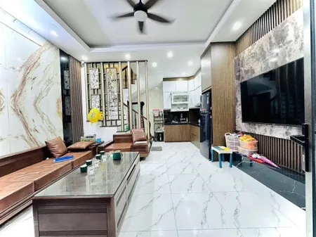 Siêu hiếm! 8 tỷ, bán nhà ngõ 38 xuân la,tây hồ 36m2 5 tầng ô tô 30m gần phố full nội thất