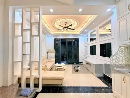 Bán nhà pháo đài láng, đống đa, nhà xây mới cực đẹp, ngõ thông, dân trí cao, 35mx5 tầng, 8.9 tỷ.