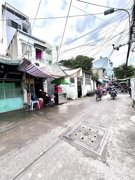 Bán nhà mt tôn thất thuyết, xe hơi đời cửa giao thương với đoàn văn bơ ra hoàng diệu, bến vân đồn
