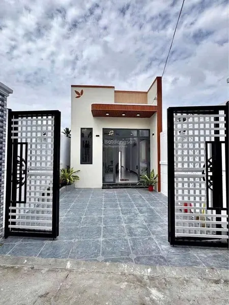 Tôi chính chủ, bán gấp căn nhà shr giá 2tỷ100, dt cho thuê 6tr/th kế bên trường tiểu học bình chánh