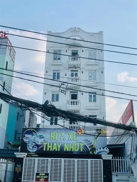 Tòa nhà 10x44m 6 tầng đang cho thuê khoáng 2,4 tỷ/năm mặt tiền phạm văn chiêu