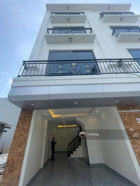 Ô tô nhỏ đỗ cửa xây mới cực đẹp dt40m 4 tầng mt 4m vài bước ra đường ô tô tránh.