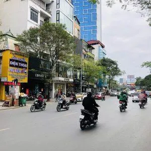 Chính chủ bán nhà mặt phố trần nhân tông, hbt. dt sổ 41m2 x 5t, mt 4m. thang máy, lô góc 2 mặt