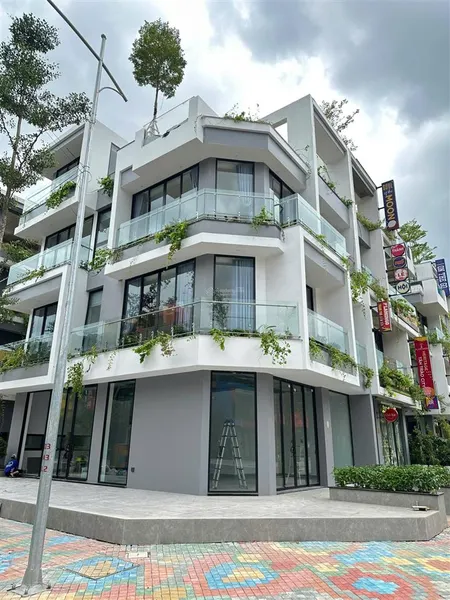 Chính chủ gửi bán căn biệt thự góc 190m2 mặt phố đi bộ golden hill giá 8,7 tỷ full cả thuế phí