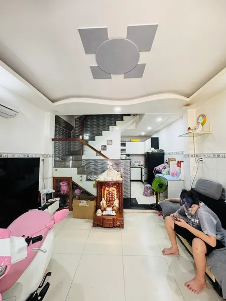 (CAM KẾT) NHÀ 2 TẦNG GẦN CHỢ GIÁP KHU TÊN LỬA – HẺM Ô TÔ, Ở NGAY CHỈ 3.65 TỶ