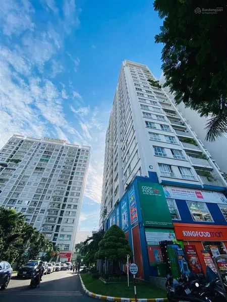 Bán căn hộ 2pn2wc, 81m2, full nội thất tầng cao view đẹp c/c the harmona tân bình 0938 990 ***