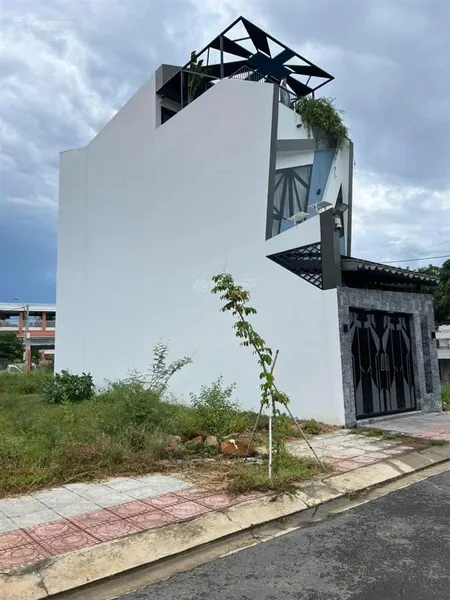 Bán đất sạch đẹp tđc phường ngọc hiệp gần trường học trạm y tế đã có sổ hồng.
