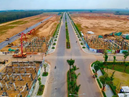 Bán đất Trung Tâm Long Thành - Cách Sân Bay Quốc Tế 5km - đón sóng  Gametro -Giá chỉ 10triệu/m2- Sổ Hồng Riêng