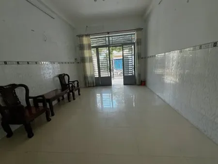 Cho thuê nhà 1 trệt 2 lầu có 4 phòng ngủ khu dân cư Chợ Chùa