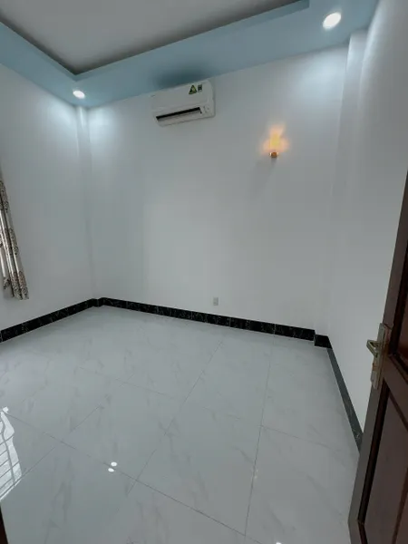 Nhà 1 trệt 1 lầu có 4PN KDC Chợ Chùa,sổ hồng công chứng ngay