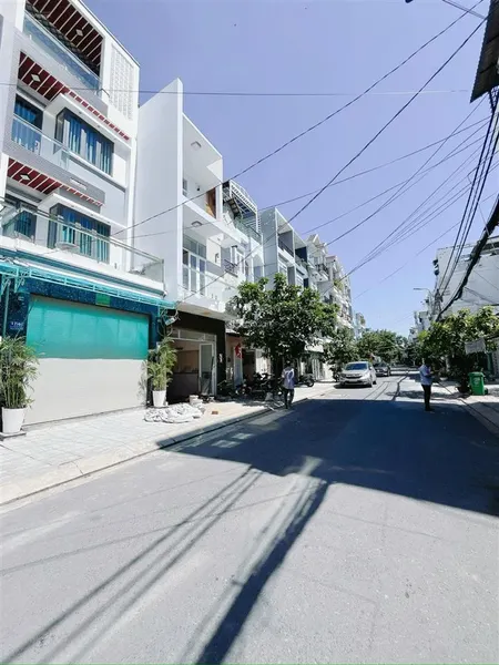 Chỉ tầm 7 tỷ , sở hữu nhà 4 tầng 95m2 , hẻm rộng ngay đường lâm văn bền quận 7