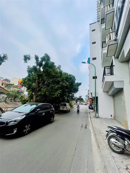 Mặt phố trương định,nhà 5t,dt 33m2,vỉa hè oto tránh,kd sầm uất nhỉnh 10 tỷ