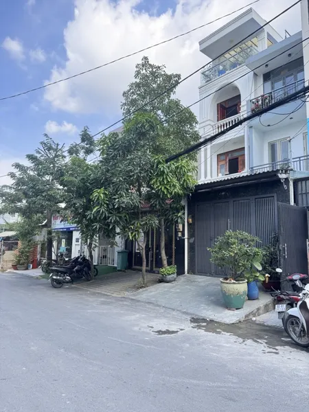 Bán nhà mặt phố 4 tầng, đường số 27, Hiệp Bình Chánh, Thủ Đức, 4x26m, 104m2, 4 PN. Giá 12.6 tỷ.