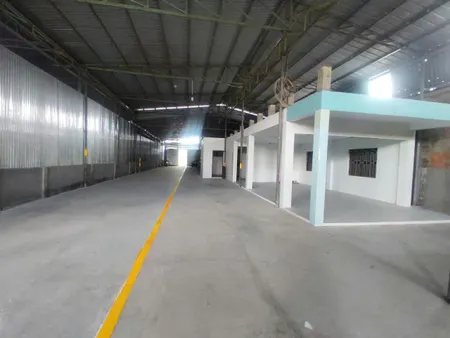 Cho thuê kho 2000m2 mặt tiền đường container,có sẵn 3 pha tại TP Bến Tre