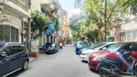 Đất cầu giấy dt 120m mt khổng lồ vỉa hè ô tô tránh giá 28.5 tỷ