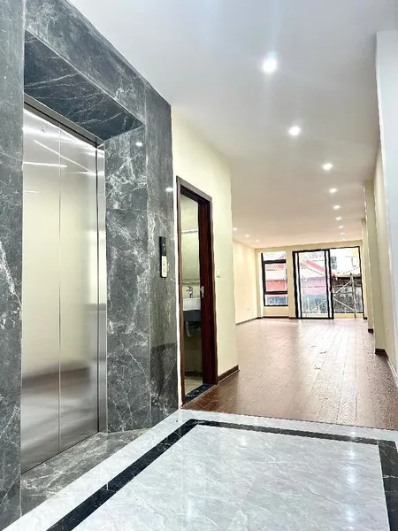 Tôi cho thuê nhà mới, hai cửa đi ,vỉa hè, 114m2- 5T, Chùa Láng_47 Tr