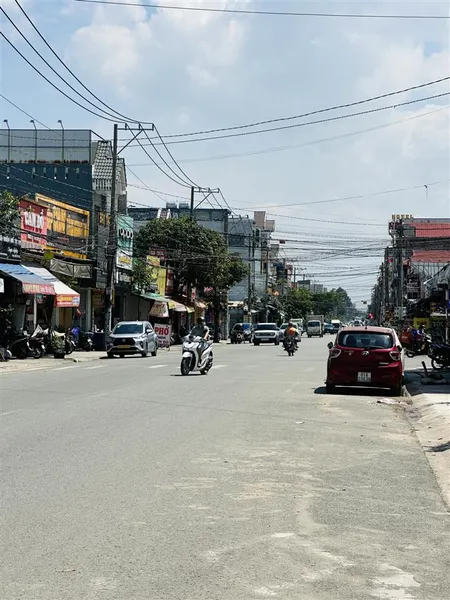 Kho 100m2 mặt tiền d1 kdc vietsing, thuận an. ngay trung tâm của kdc.