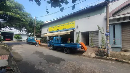 Bán xưởng 16x24m góc 2 mặt tiền đường 30m gần ngã tư ga, 24.5 tỉ