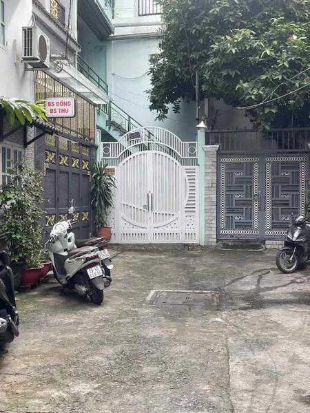 Nhà xây kiên cố hẻm 7m xe hơi, giá tốt thương lượng chính chủ. P. Hoà Hưng Q.10 Tp.HCM.