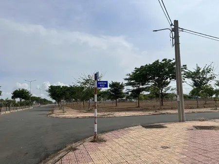 100m2_Có sổ. Gía thương lượng. Mặt tiền Phùng Hưng gần sân bay Long Thành, 100% thổ cư