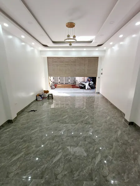 Bán nhà Nguyễn Đình Hoàn 40m² ngang 4.5m giá 18.5 tỷ Phường Nghĩa Đô (LH: Zalo 0862299066)