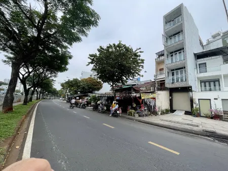 CHỈ HƠN 7 TỶ SỞ HỮU SIÊU PHẨM MẶT TIỀN LÒ GỐM - 5 TẦNG - NHÀ MỚI TINH DỌN Ở NGAY